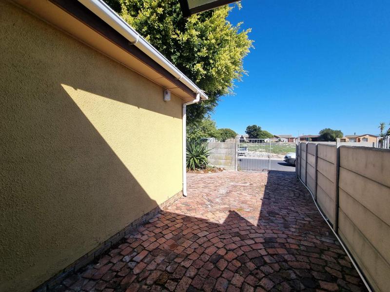 To Let 2 Bedroom Property for Rent in Highbury Western Cape